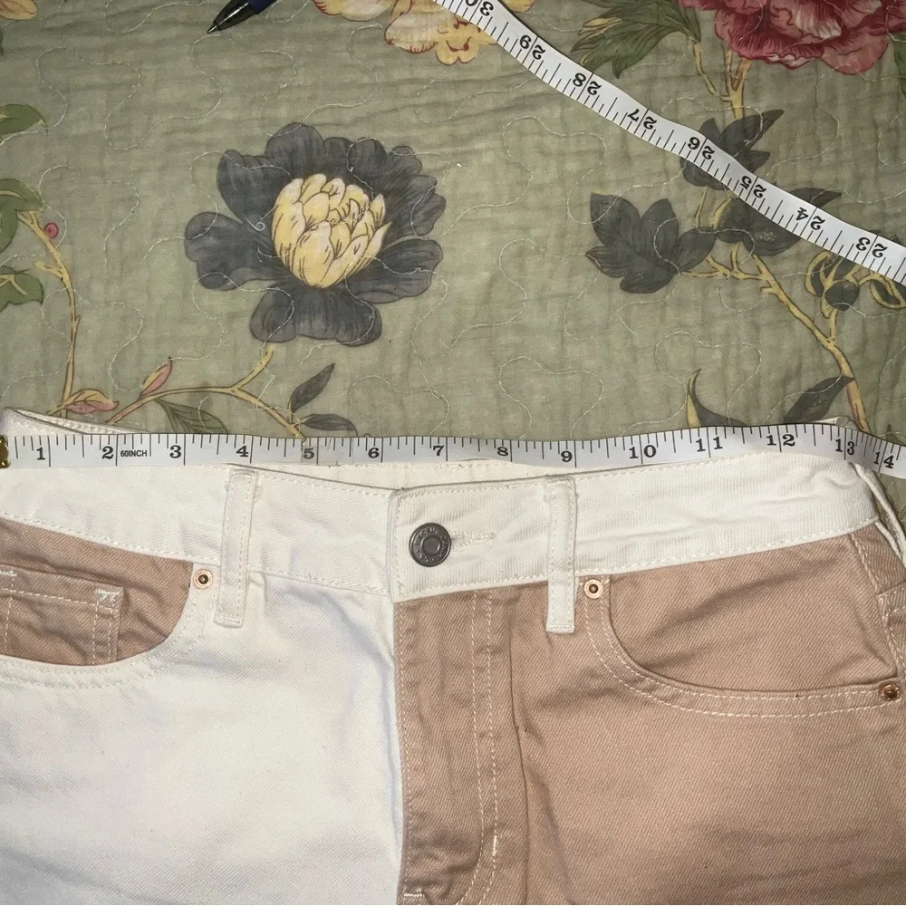 PacSun Two-Tone White and Tan Colorblocked Denim Shorts - Picture 11 of 11